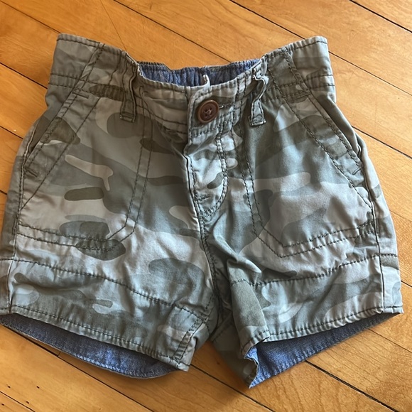 Lot of Baby Gap Shorts 3-6 months - Picture 6 of 8